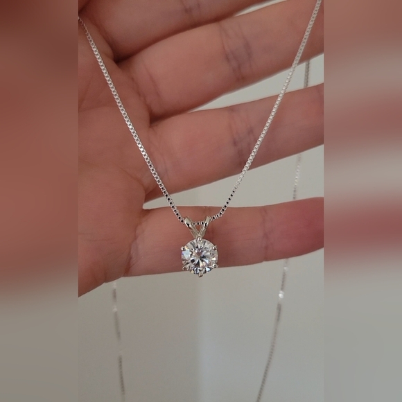 New 2ct Certified moissanite  pendant with a chain - Picture 5 of 10